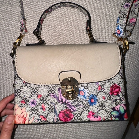 Cute bag with pretty flower print 🌸 - Picture 6 of 9